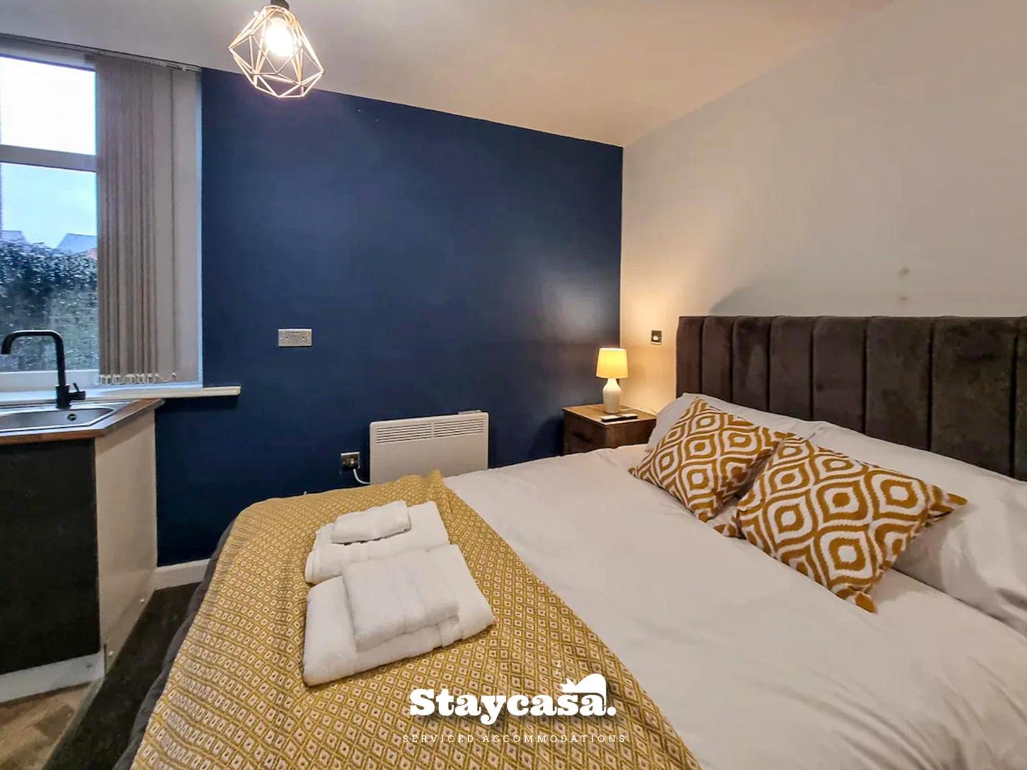 Delightful Spacious Haven With Large Driveway Vakantiehuis Manchester