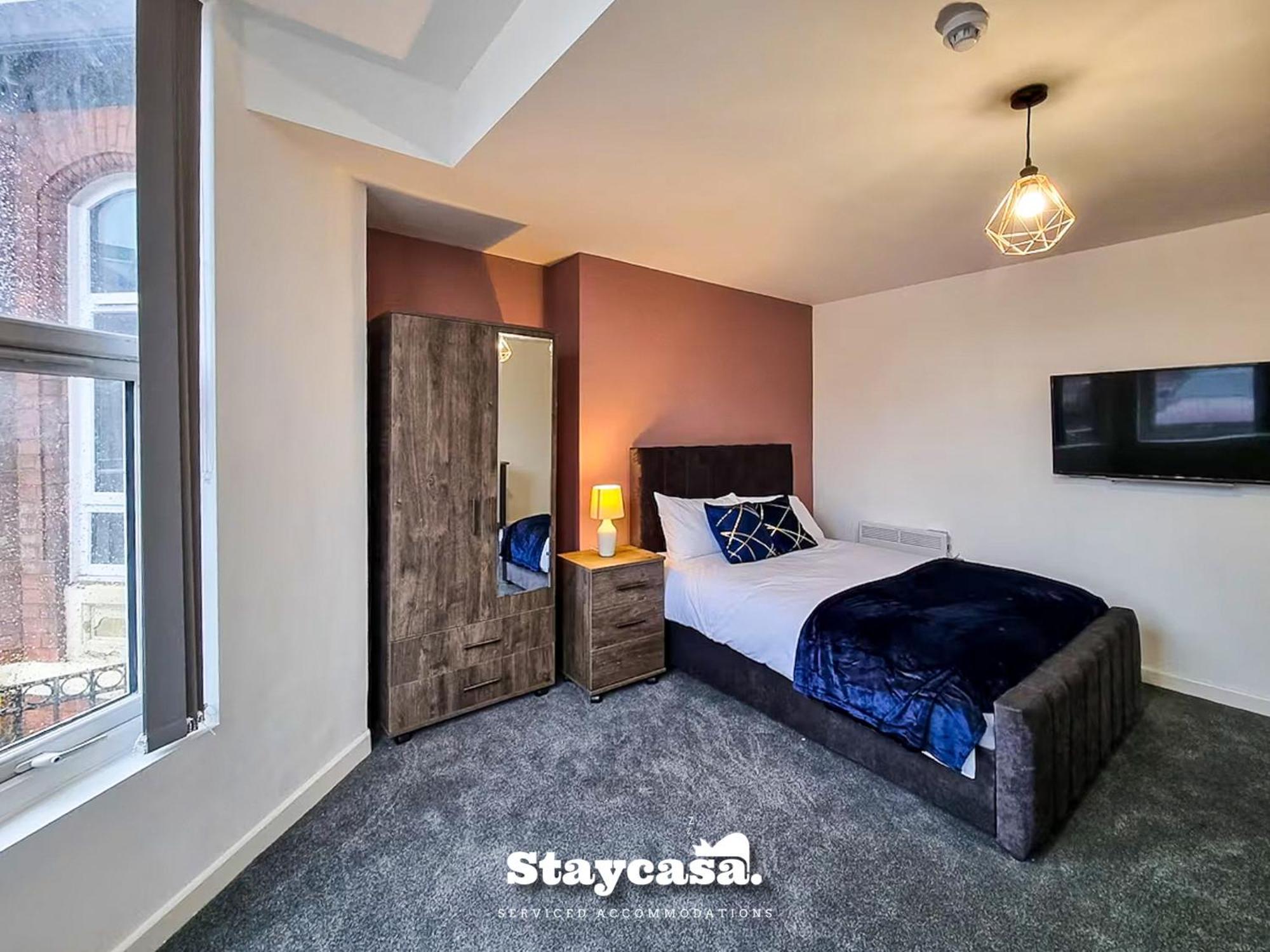 Delightful Spacious Haven With Large Driveway *