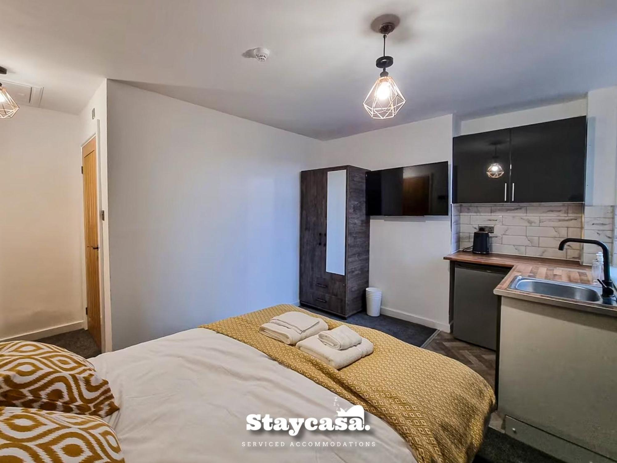 Delightful Spacious Haven With Large Driveway Vakantiehuis *