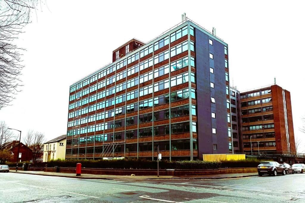 Conveniently Located One Bed In Old Trafford Apartment Manchester