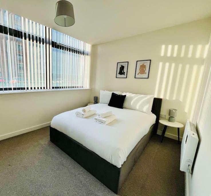 Old Trafford: Self-serviced One Bedroom Apartment *