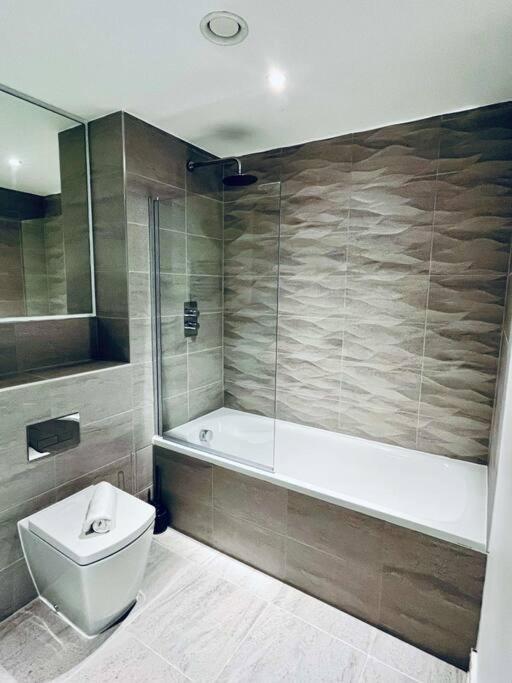 Old Trafford: Self-serviced One Bedroom Apartment Manchester