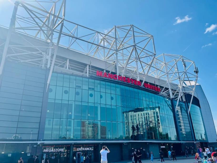 Old Trafford: Self-serviced One Bedroom * Manchester