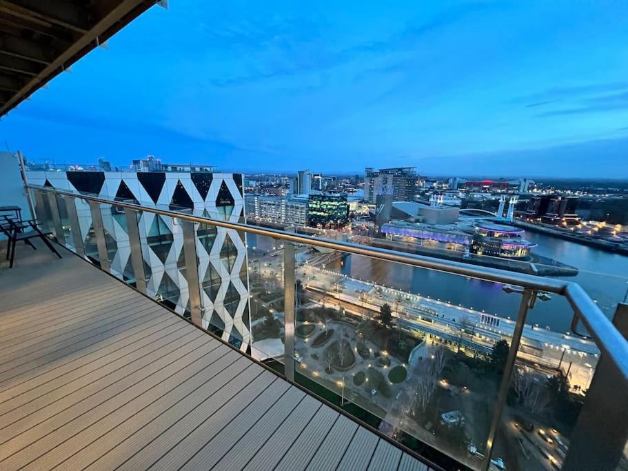 Spacious 2 Bedroom Flat Stunning Waterside View Appartement
