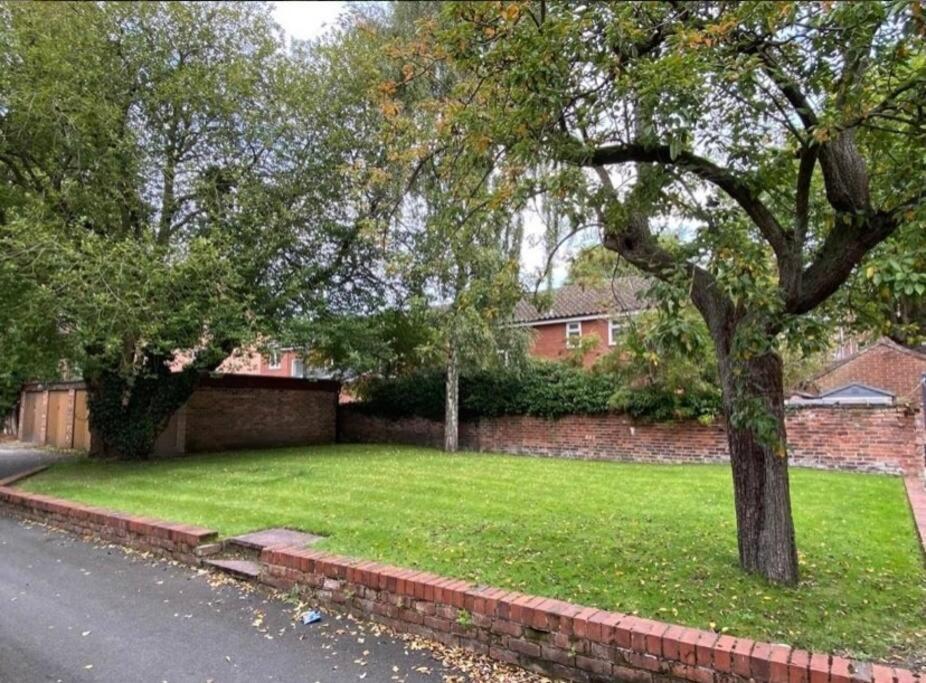 Didsbury Failte Apts - 3 Mins To The Christie's - Ground Floor - Free Parking *