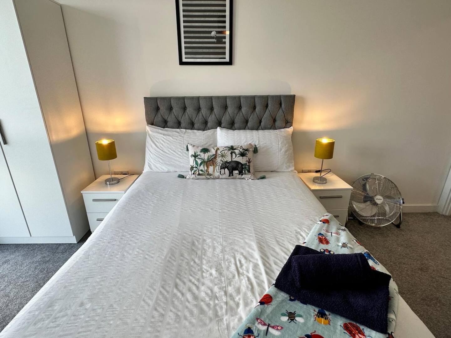 Adelphi Wharf By Beehosting Apartment