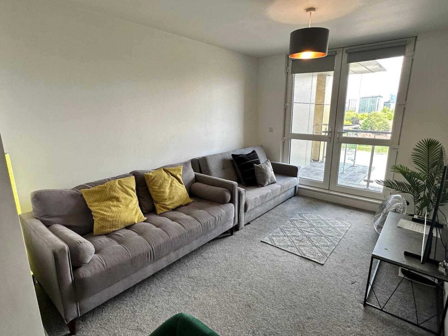Adelphi Wharf By Beehosting * Manchester