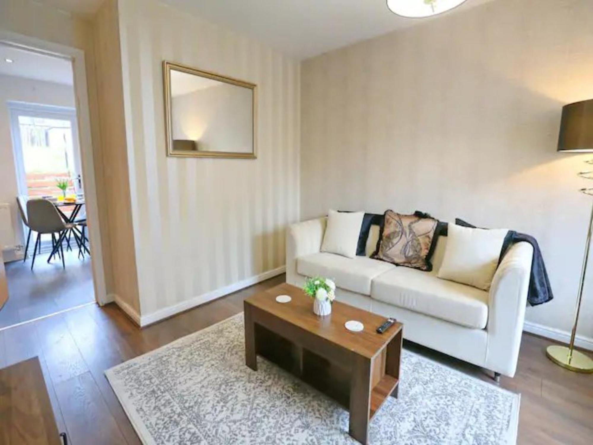 Pass The Keys King Bed Family With Parking Wm Discounts Manchester