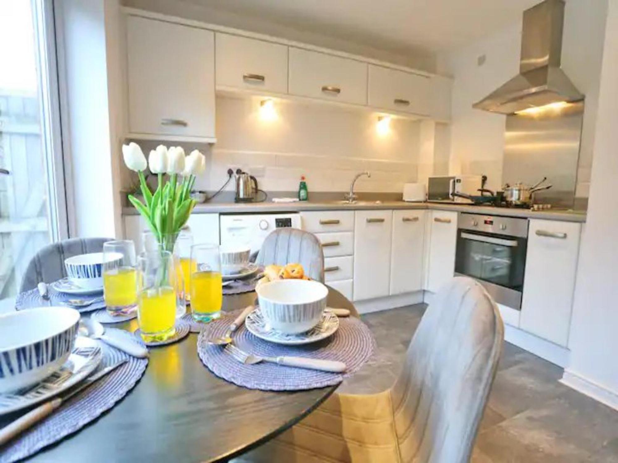 Pass The Keys King Bed Family With Parking Wm Discounts * Manchester