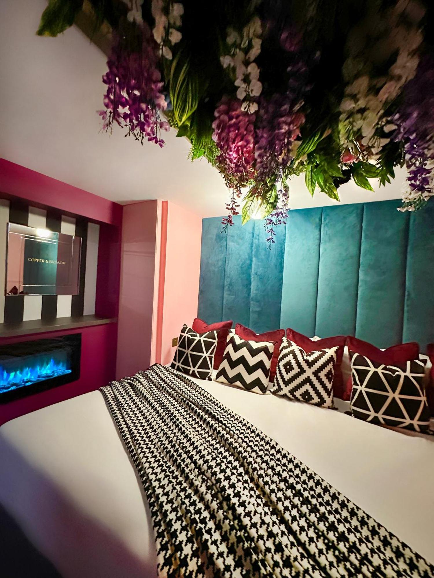 Aparthotel The Ultimate Hen With Bar & Makeup Manchester