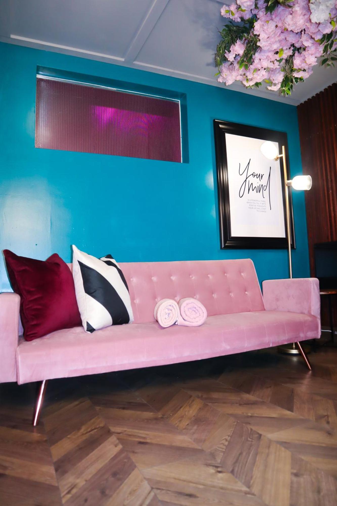 Aparthotel The Ultimate Hen With Bar & Makeup Manchester