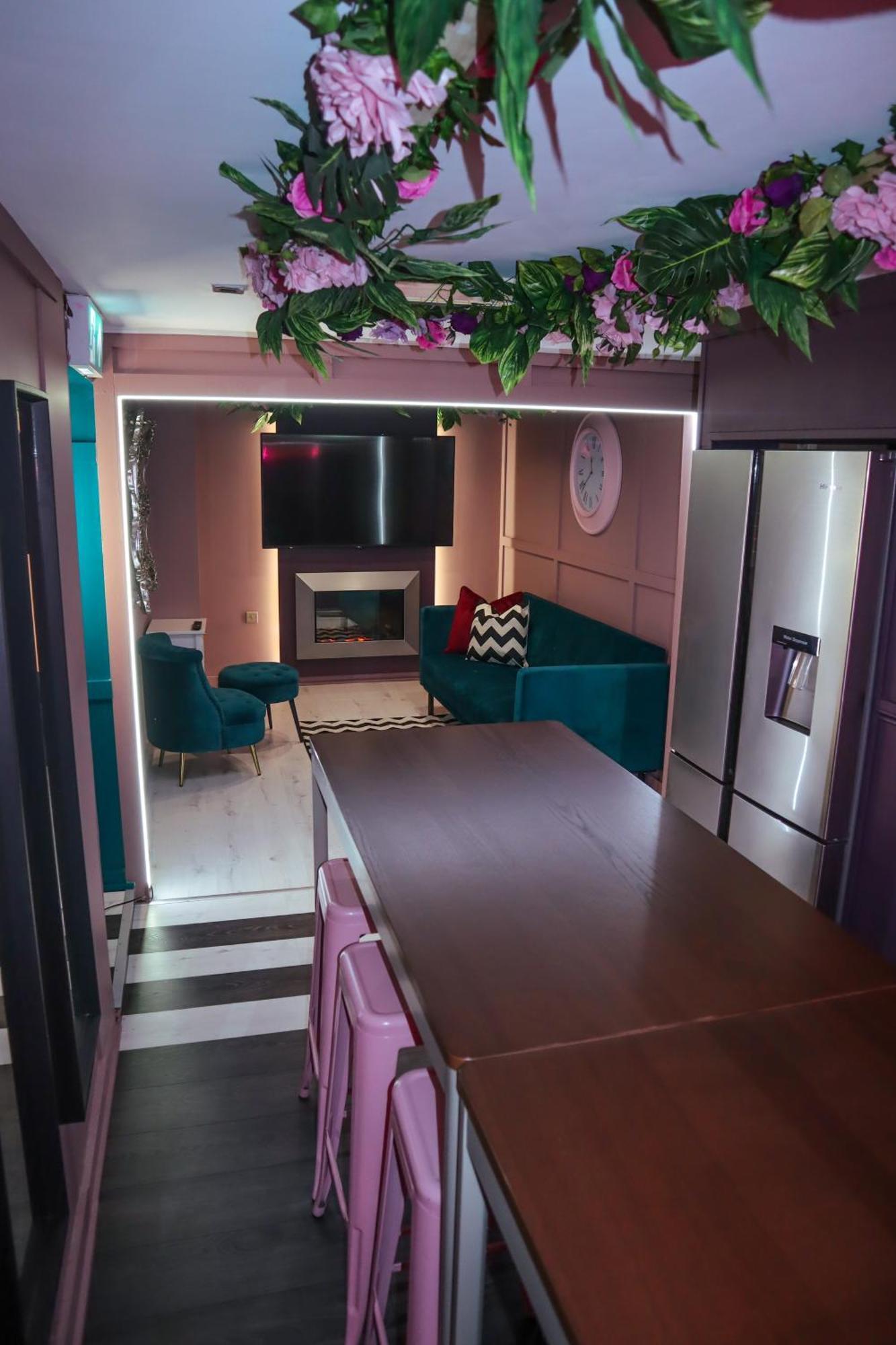 The Ultimate Hen With Bar & Makeup Aparthotel Manchester