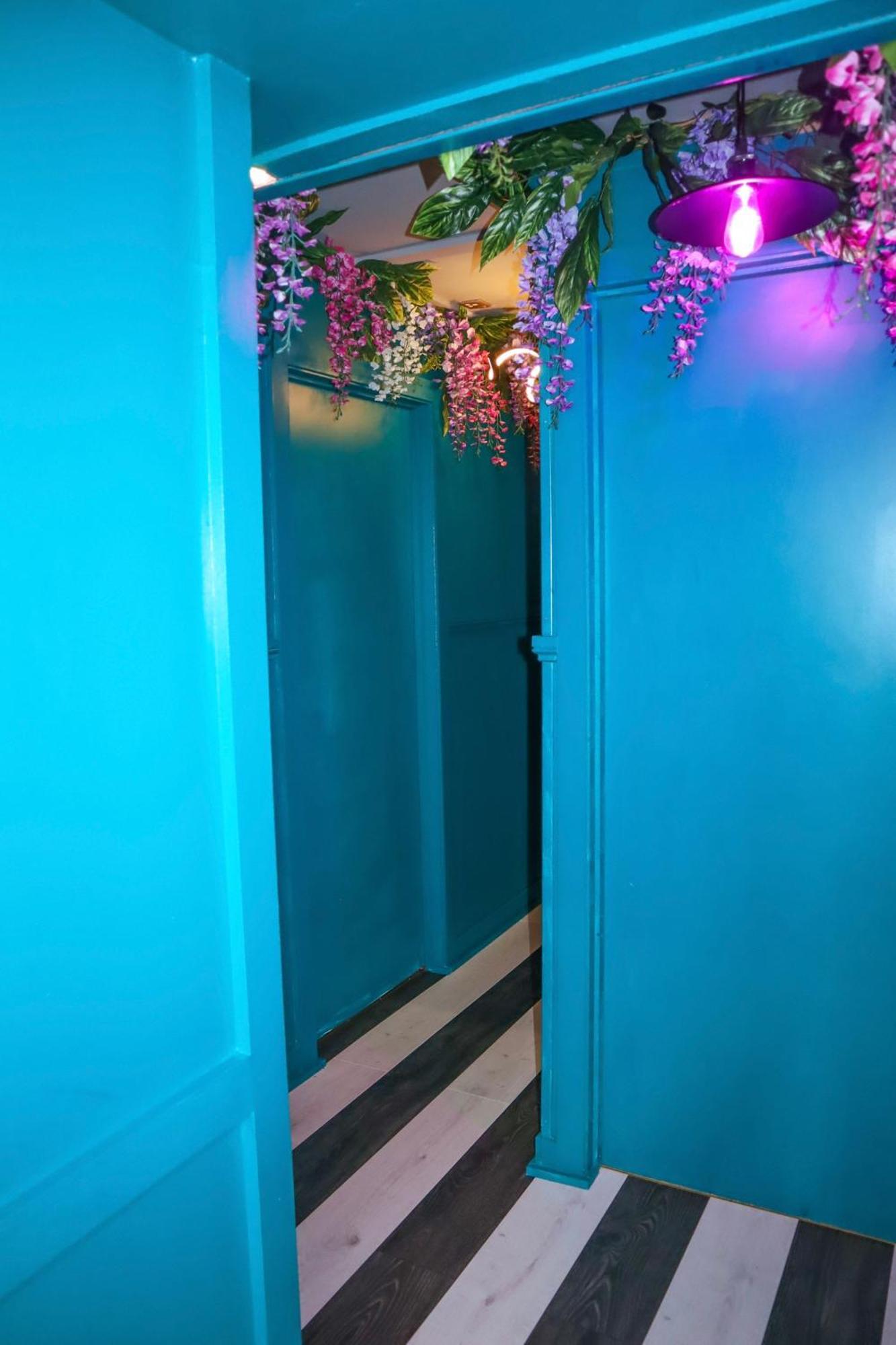 Aparthotel The Ultimate Hen With Bar & Makeup *