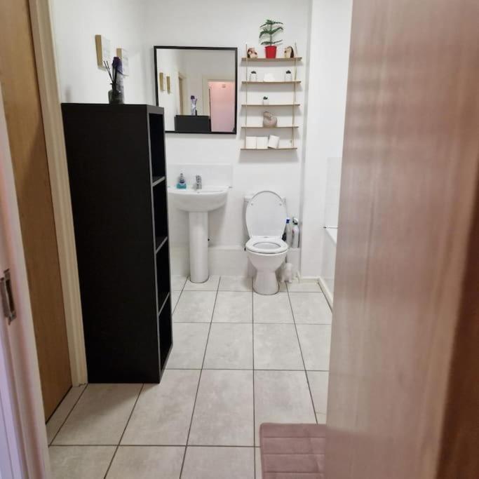 Two Bed In Sportscity Apartment