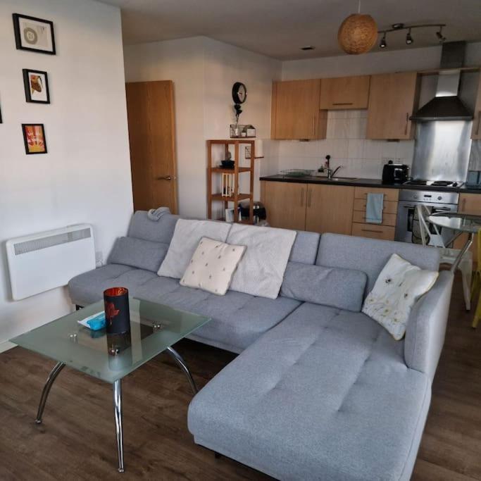 Two Bed In Sportscity Apartment
