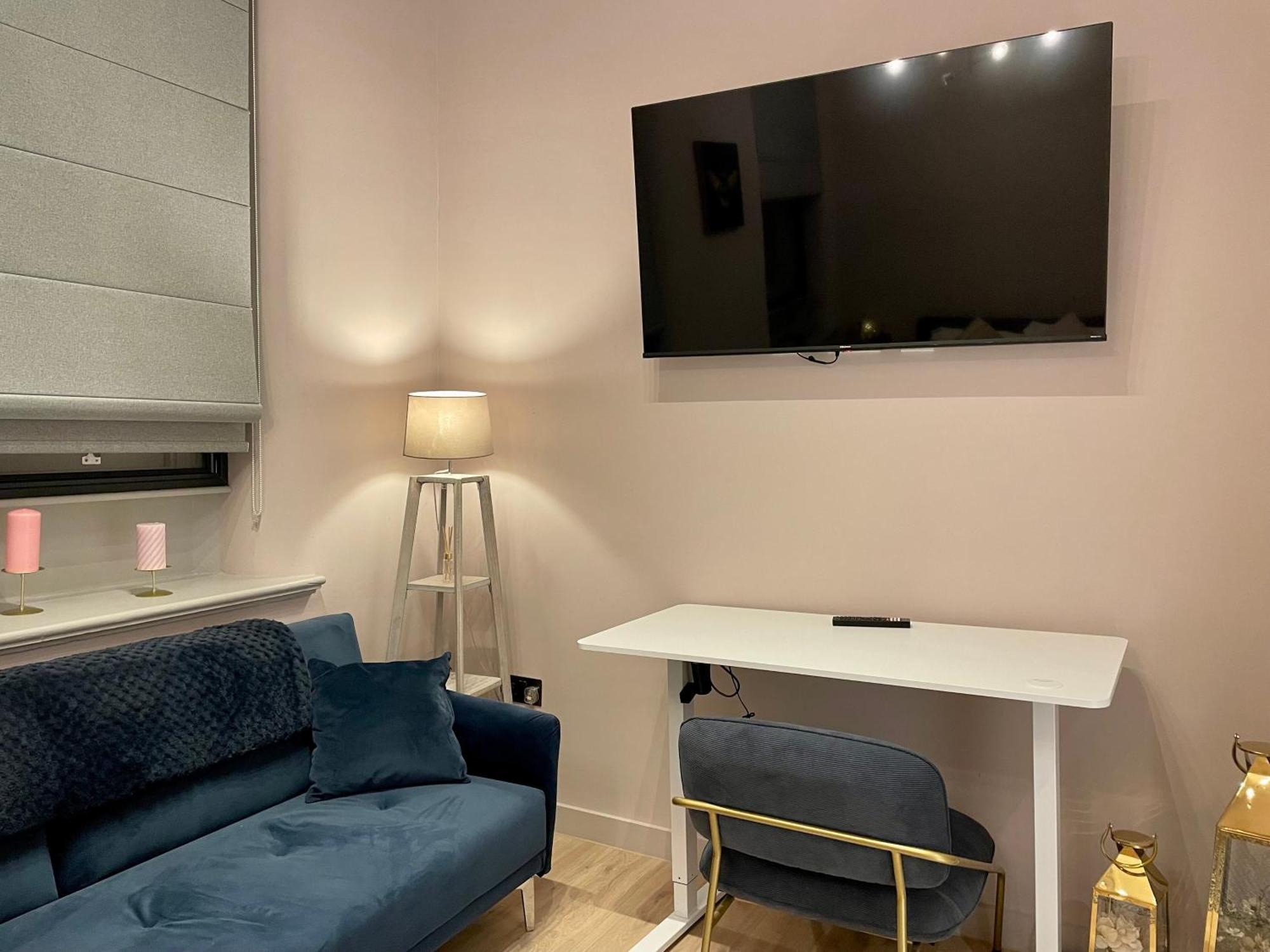 Stunning 2 Bed In Greater Apartment *