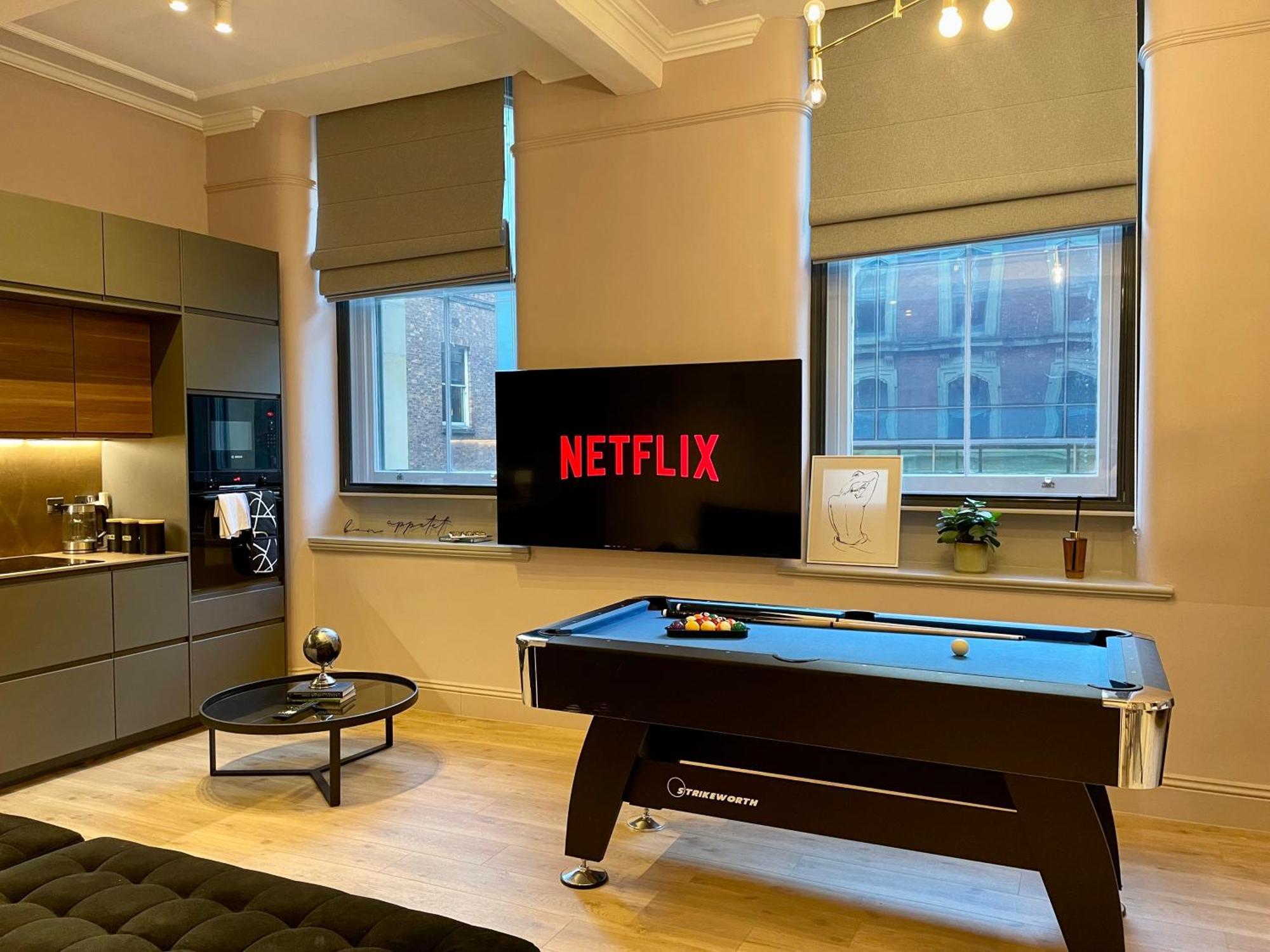 Stunning 2 Bed In Greater Apartment *