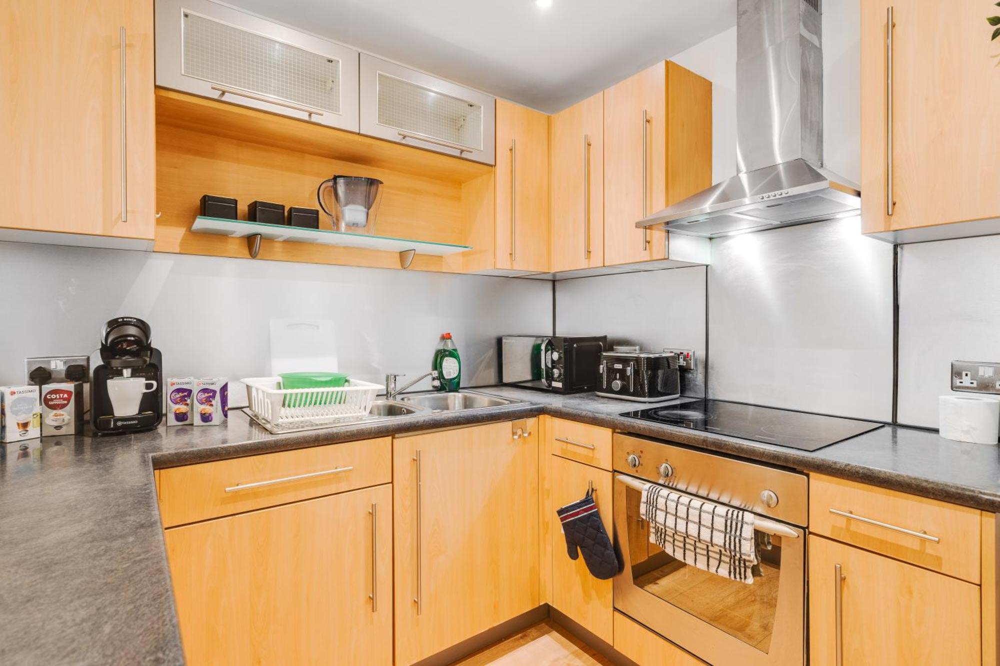 Deluxe Duplex W/ Balcony & Views - Pool Table * Manchester