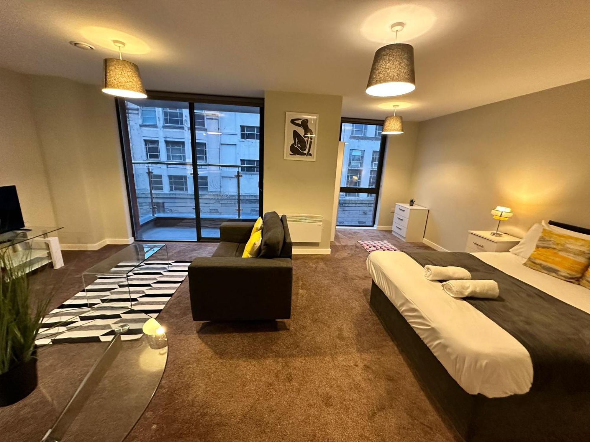 Adelphi Wharf By Beehosting * Manchester