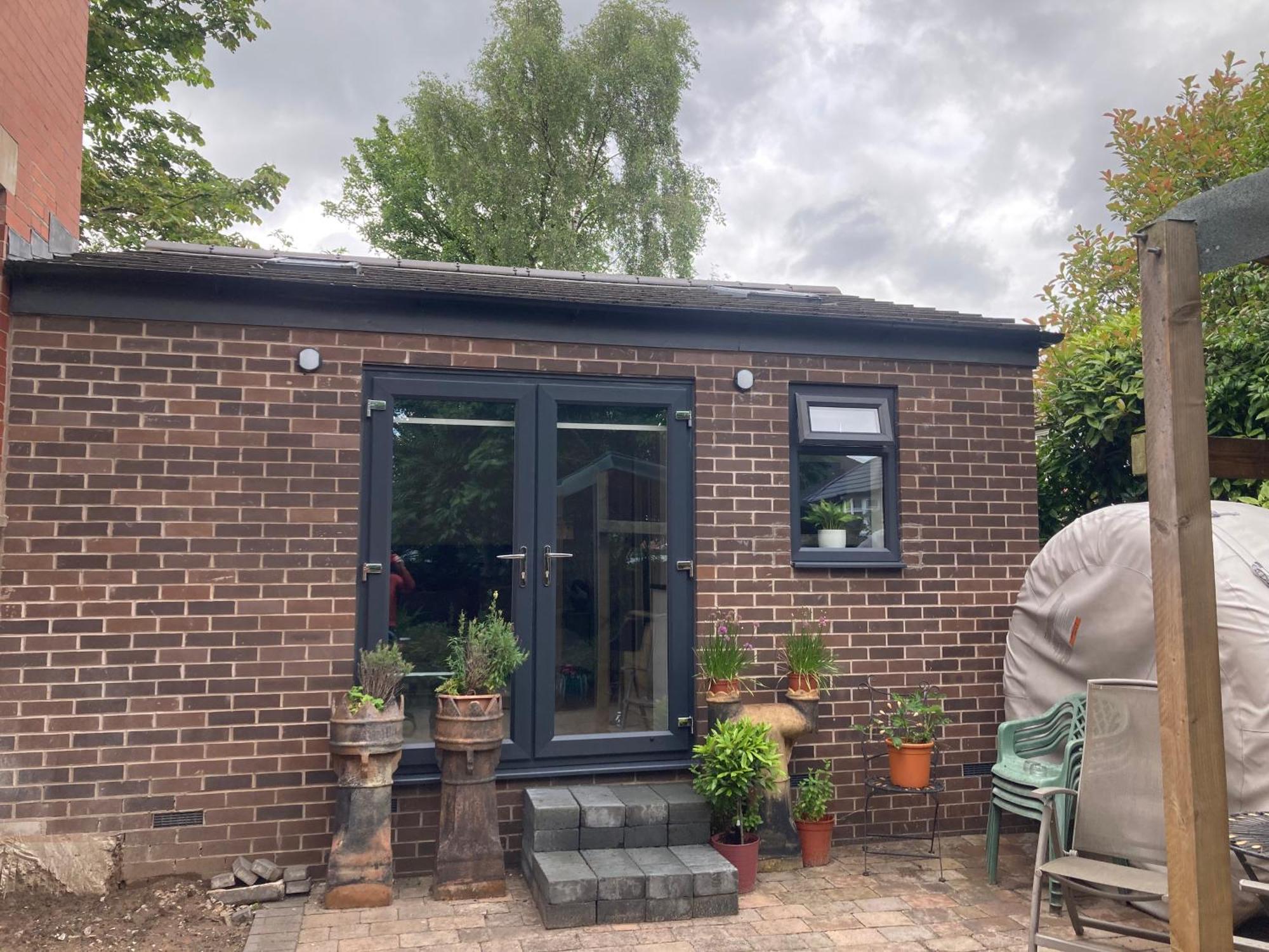 Beautiful Detached Private Annex In Great Location Apartment *