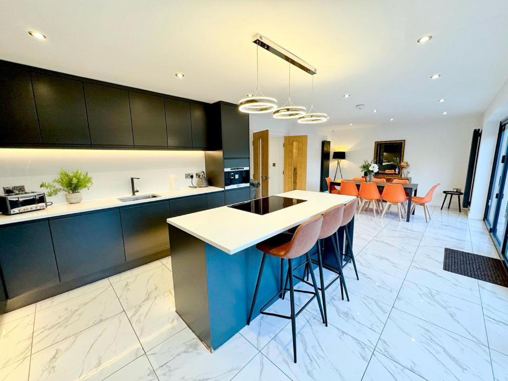 Luxury 7 Bedroom House In Didsbury, Manchester