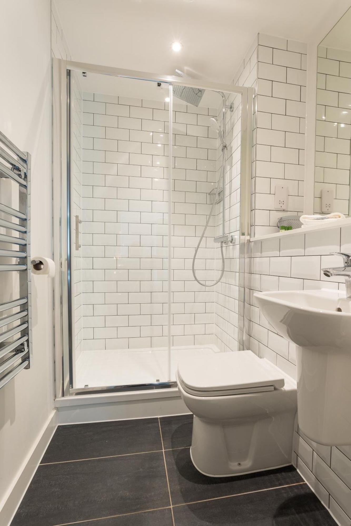 Morden 2 Bed - Old Trafford Apartment Manchester