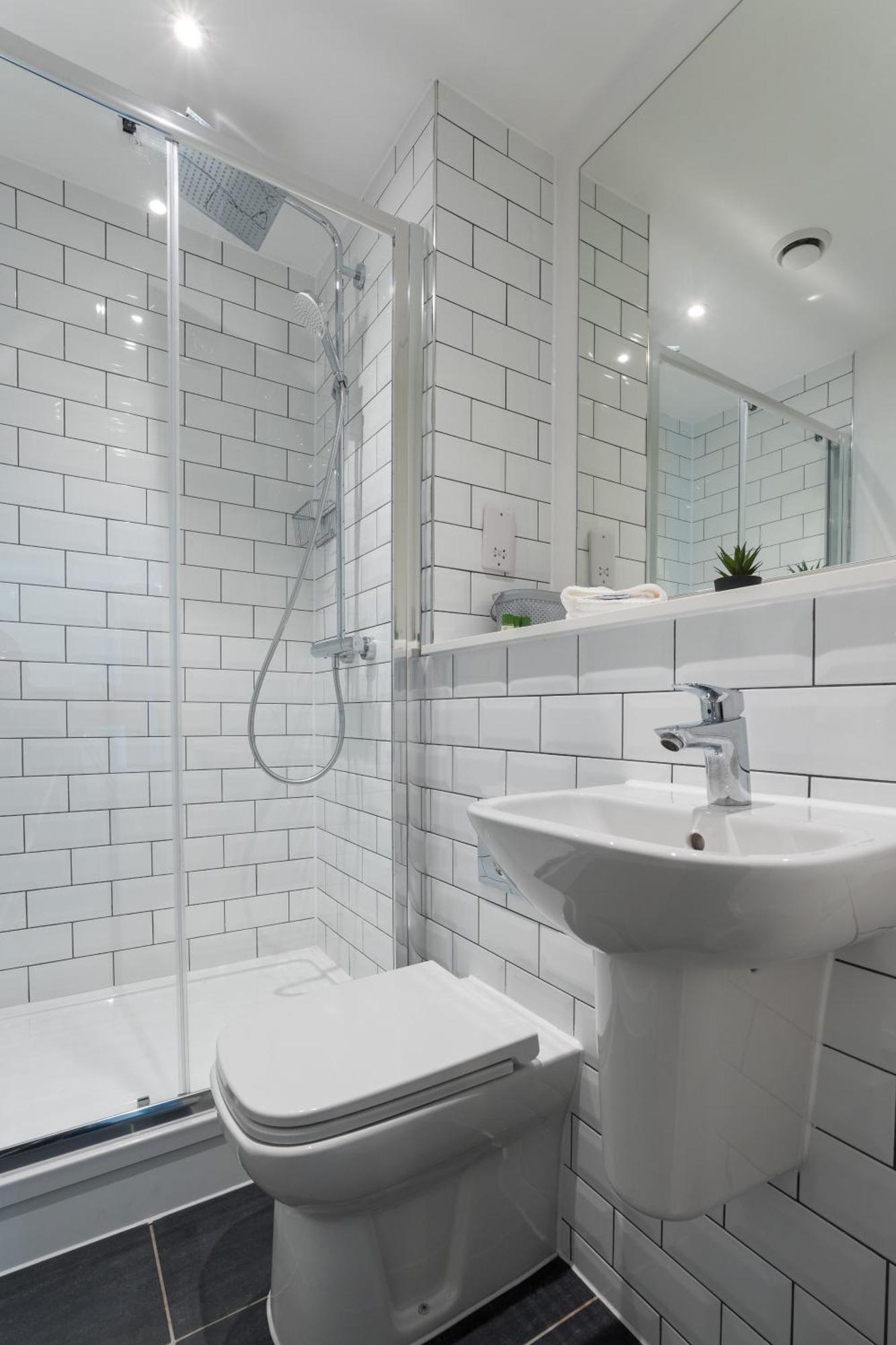 Morden 2 Bed - Old Trafford
