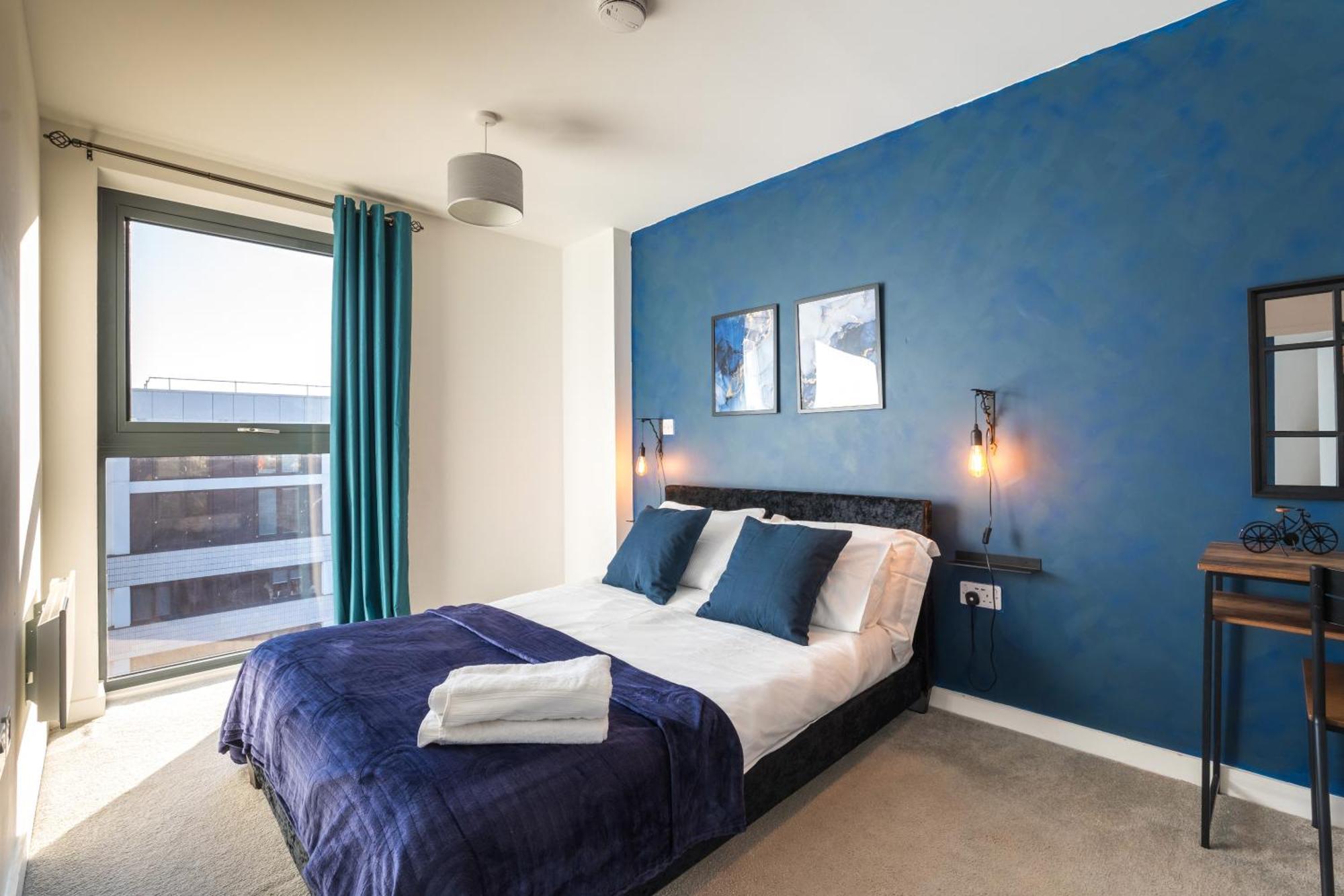 Morden 2 Bed - Old Trafford Apartment