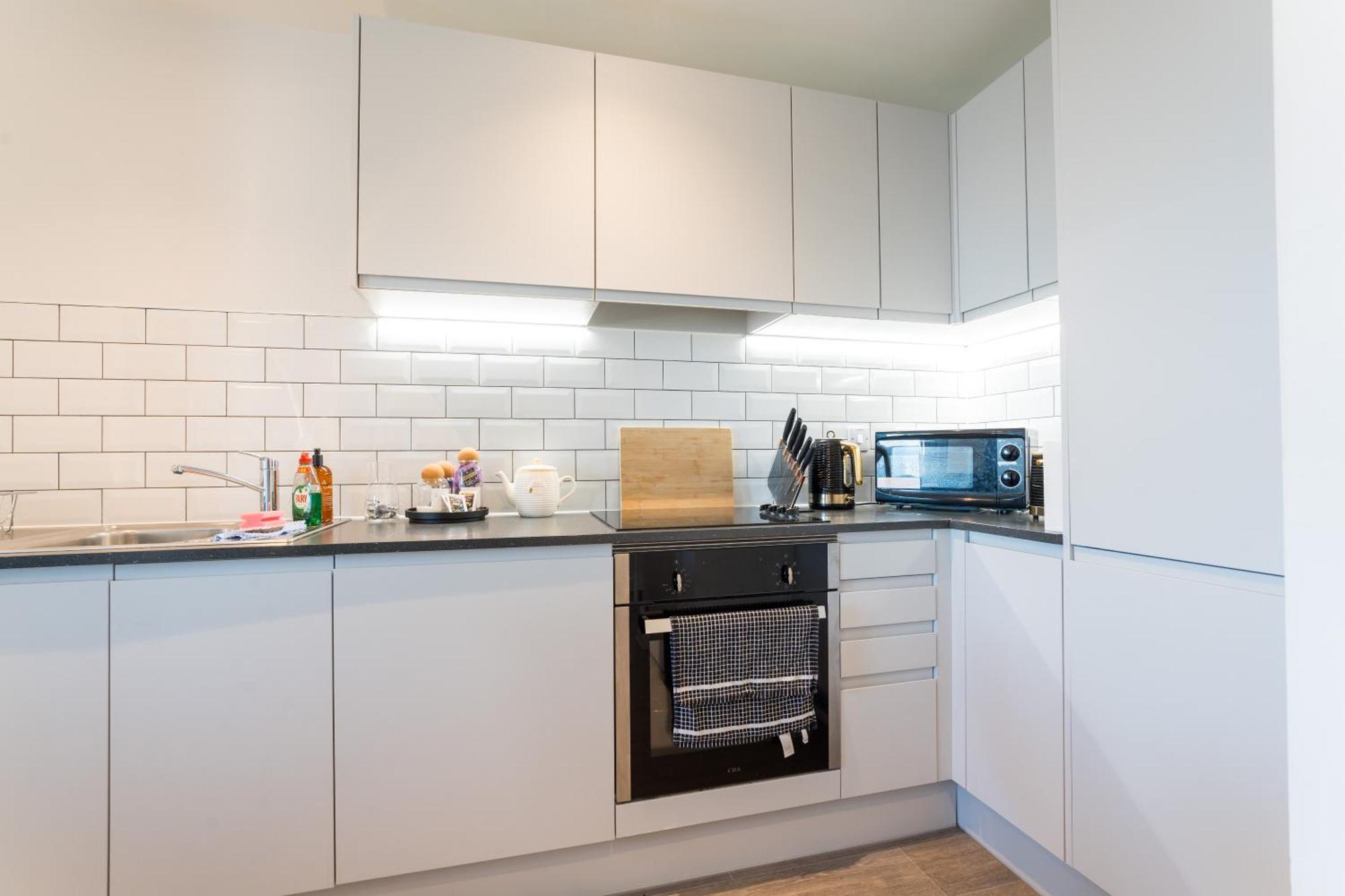 Morden 2 Bed - Old Trafford Apartment