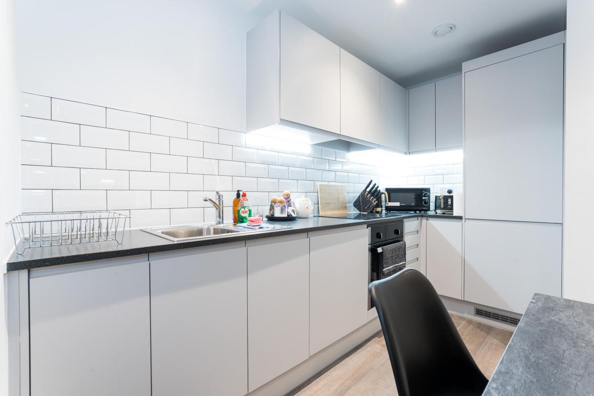 Morden 2 Bed - Old Trafford Apartment Manchester