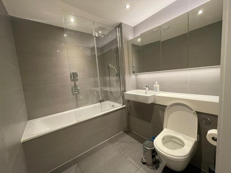 Incredible 2bedroom Free Parking Apartment *