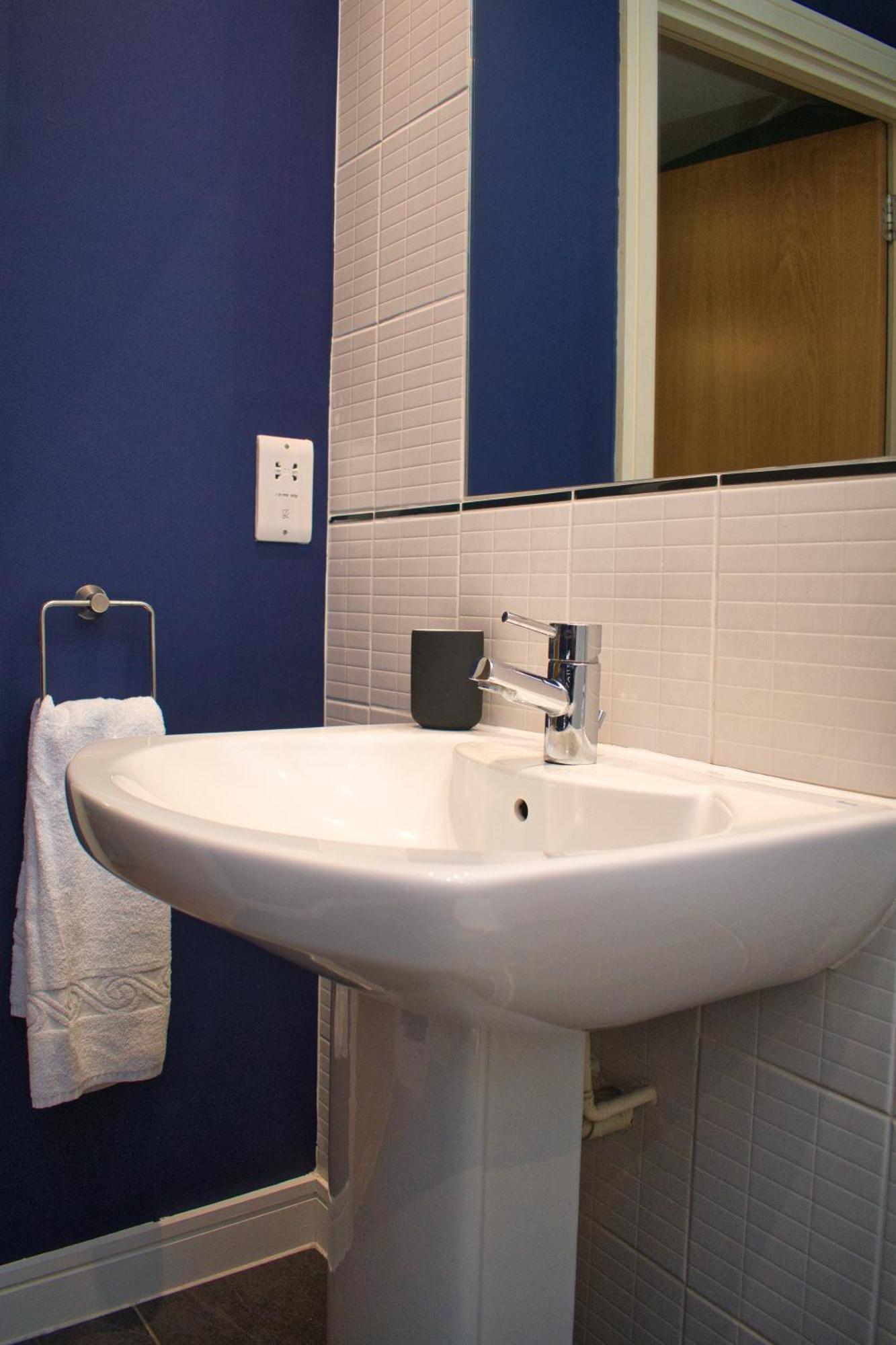 Spacious City Centre Apt - Free Parking - Ao Arena Appartement