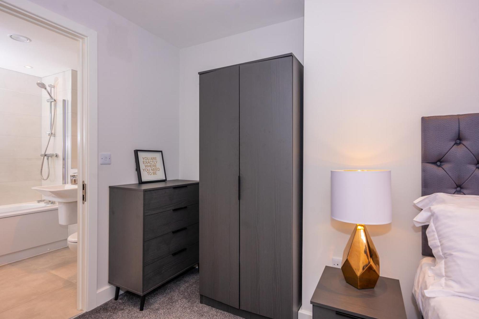 Apartment Cosy 1 Bed - Perfect For Long By Valore Services *