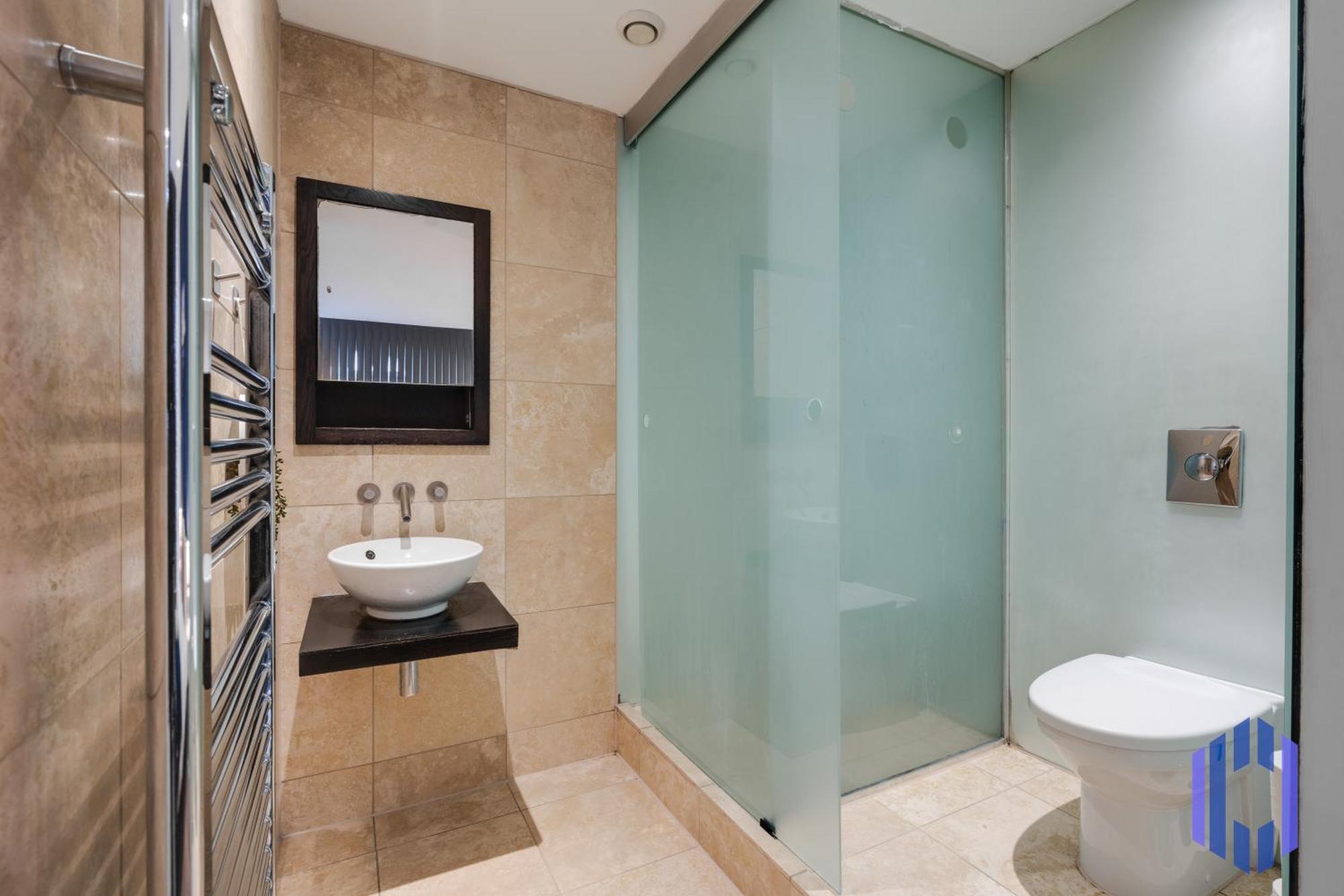 Luxury Penthouse - Private Balcony - City Views Apartment