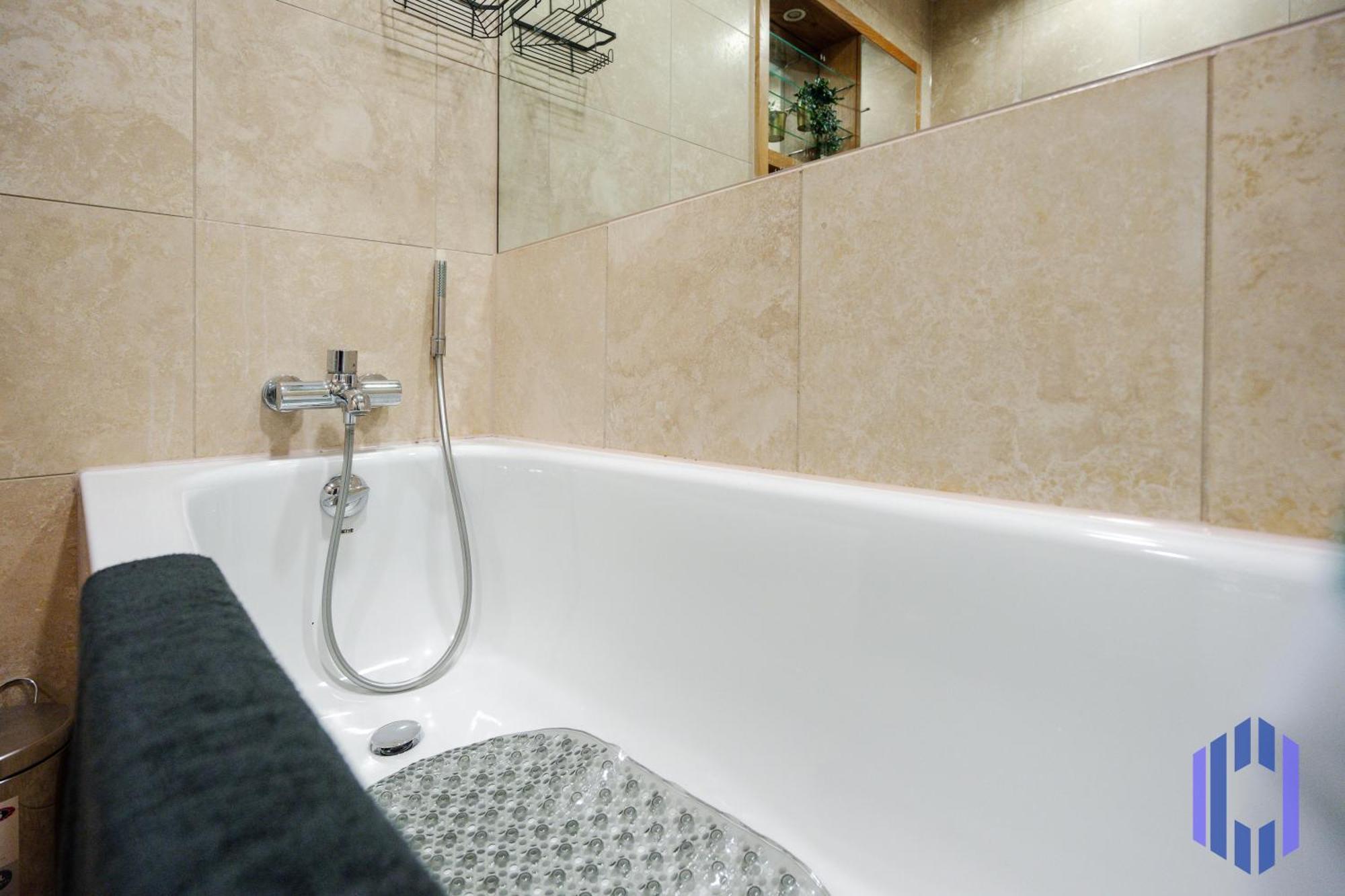 Luxury Penthouse - Private Balcony - City Views Apartment
