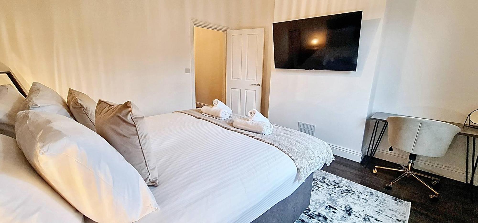 Stunning Luxury Spacious - 5 Bedrooms - Rest & Recharge In Holiday home