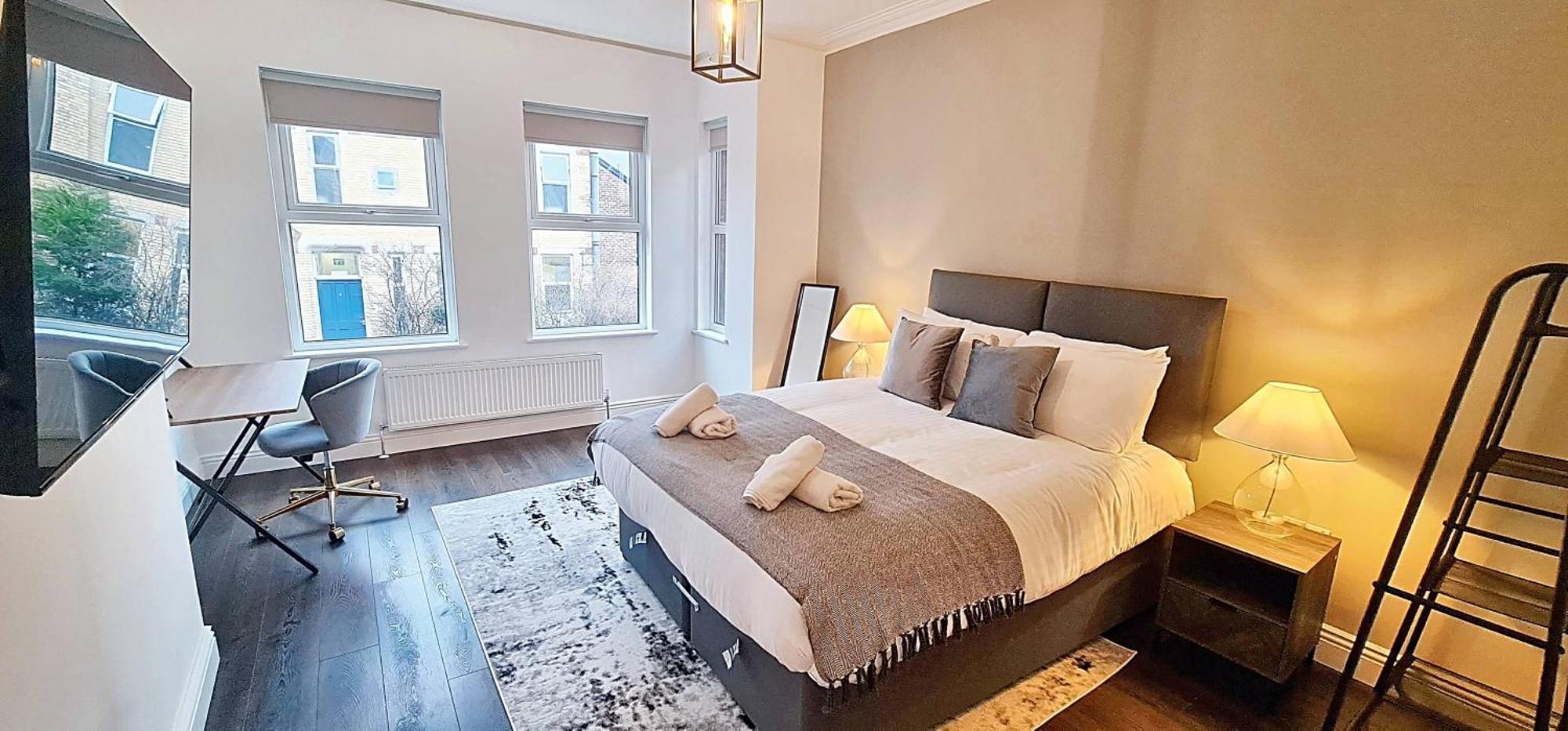Stunning Luxury Spacious - 5 Bedrooms - Rest & Recharge In Manchester