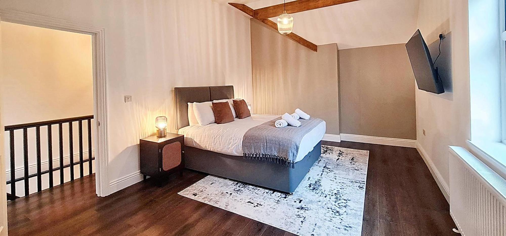 Stunning Luxury Spacious - 5 Bedrooms - Rest & Recharge In