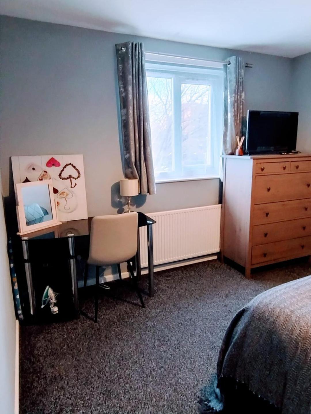 Spacious House In * Manchester