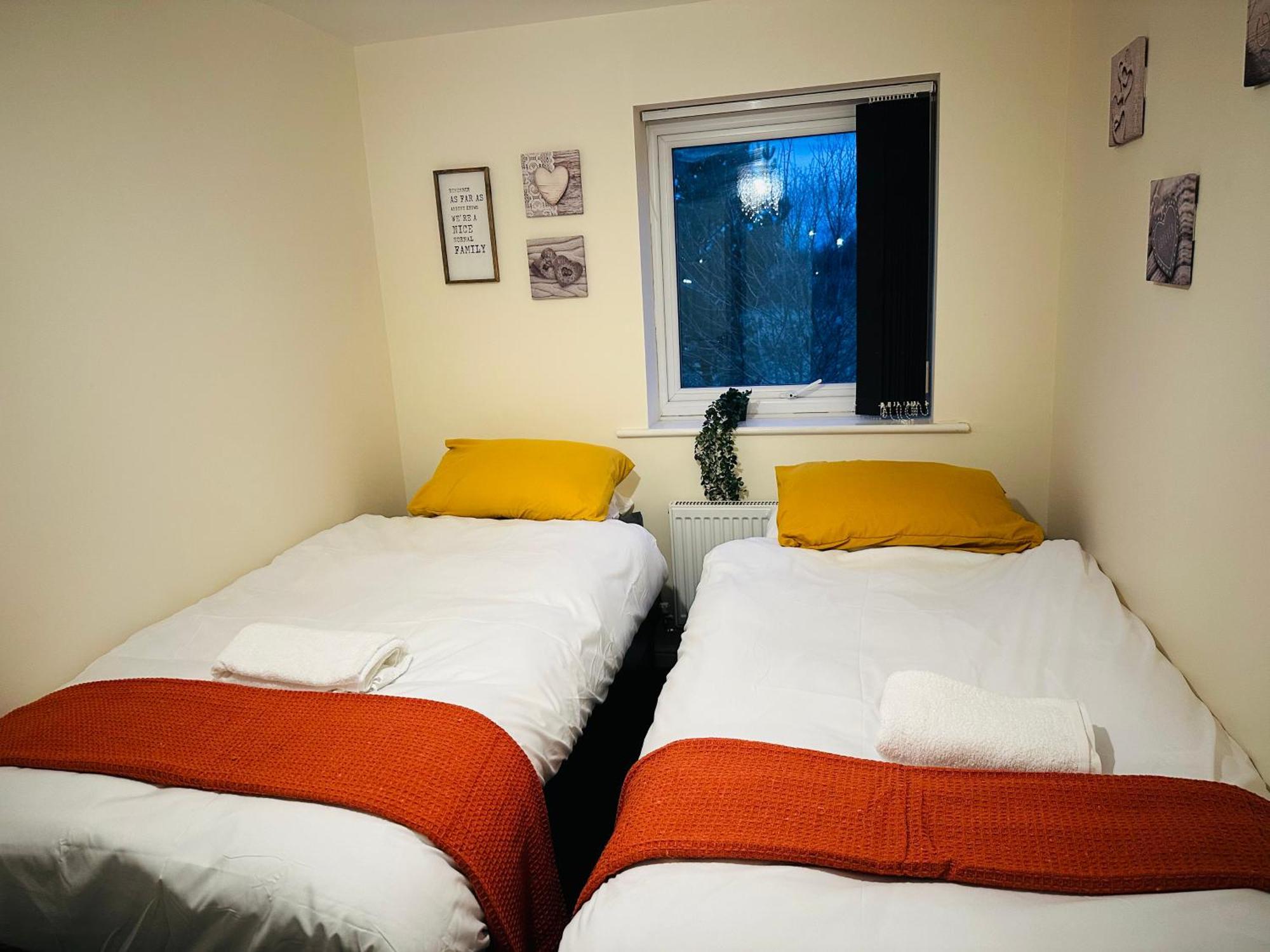 Cozy Stylish House Near Piccadilly Station, Etihad Stadium With Parking, Garden And 900mb Wifi Holiday home Manchester