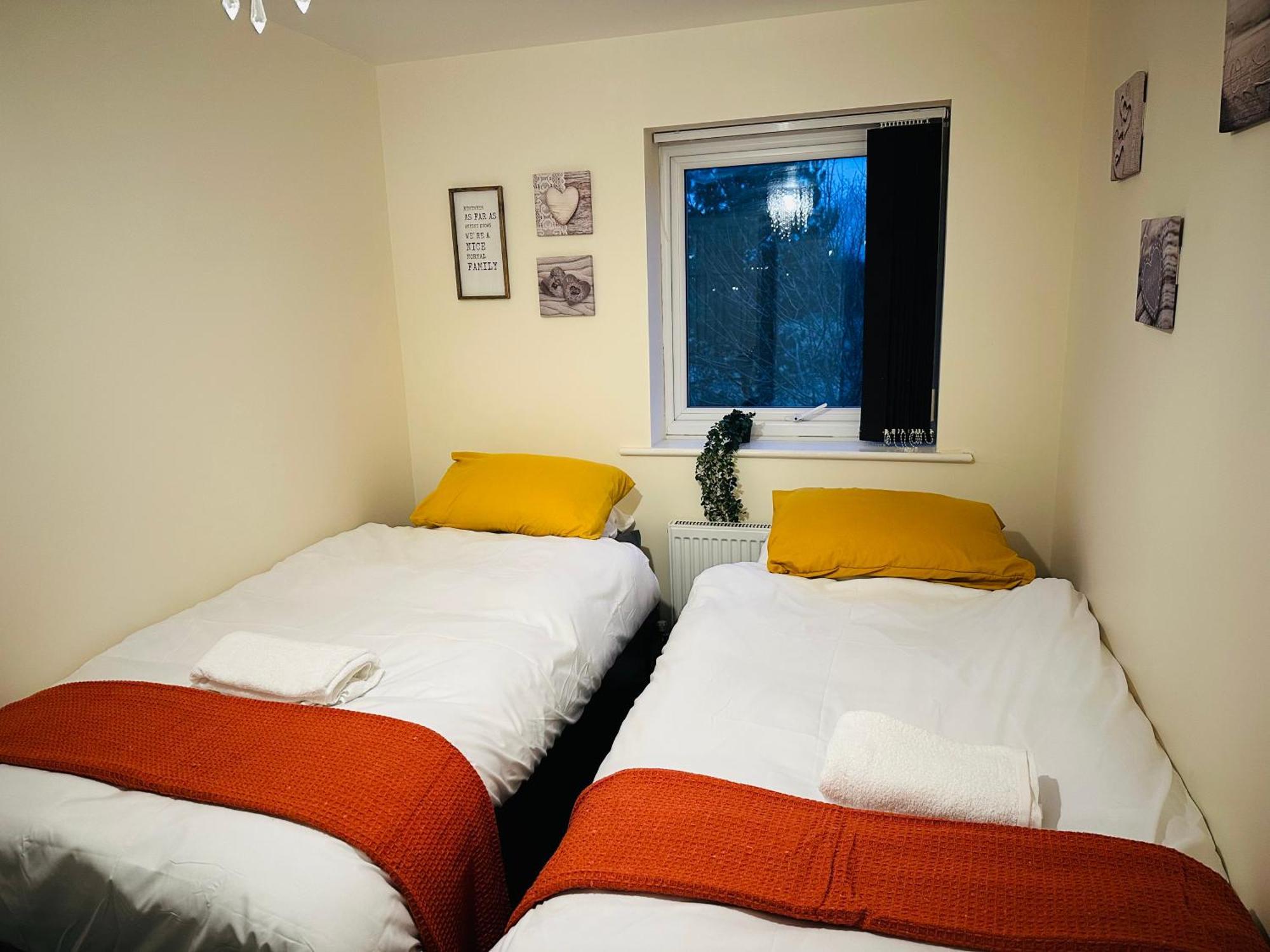 Cozy Stylish House Near Piccadilly Station, Etihad Stadium With Parking, Garden And 900mb Wifi Holiday home