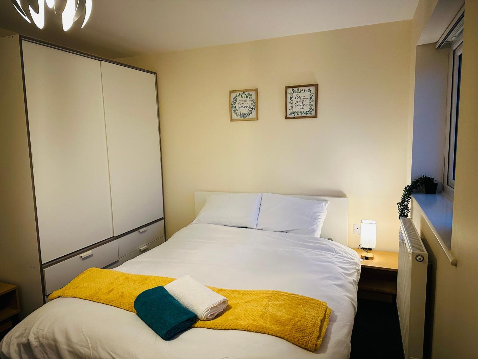 Holiday home Cozy Stylish House Near Piccadilly Station, Etihad Stadium With Parking, Garden And 900mb Wifi