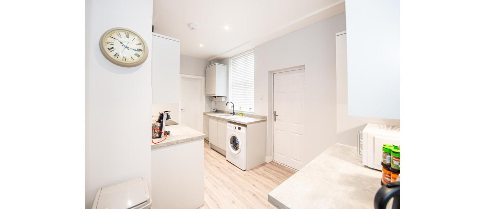 Hassle-free & Handsome Brand-new 3-bed * Manchester