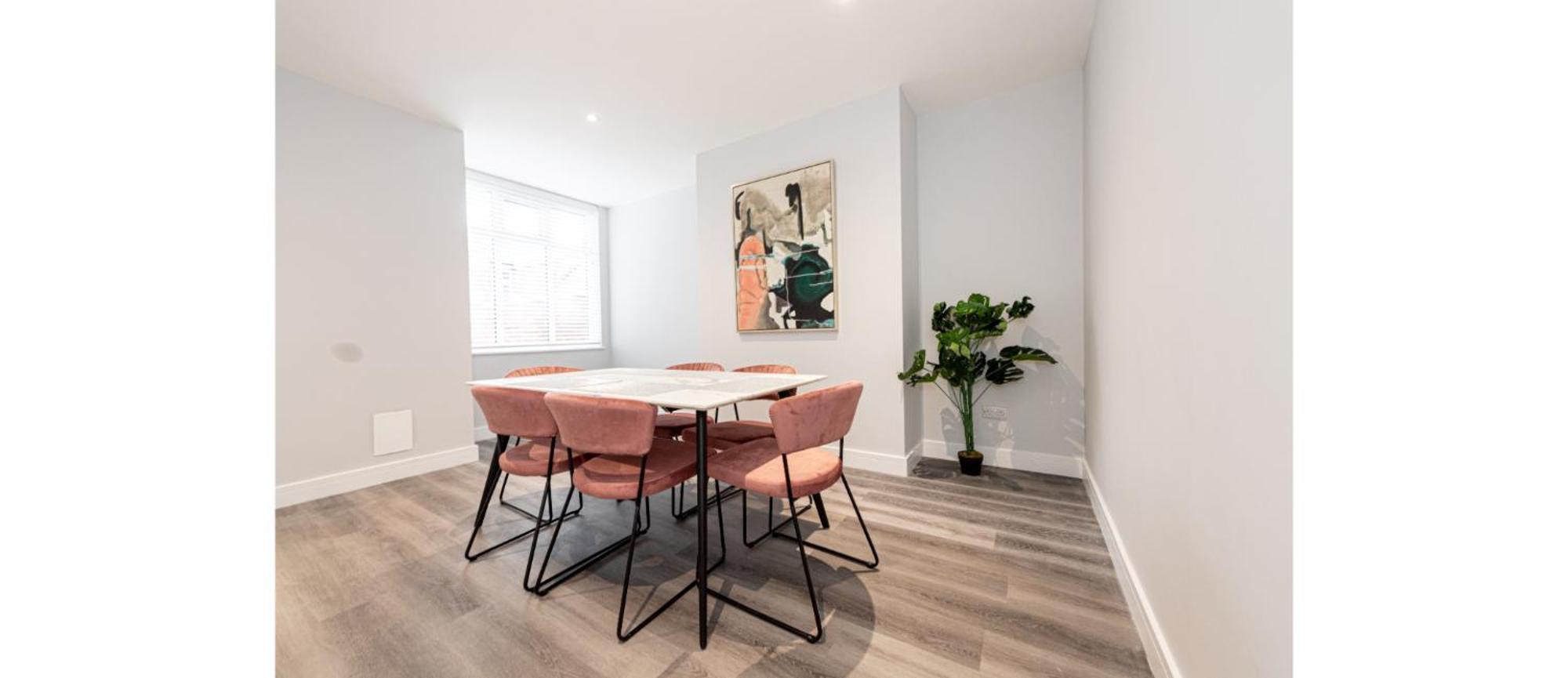 Hassle-free & Handsome Brand-new 3-bed Manchester