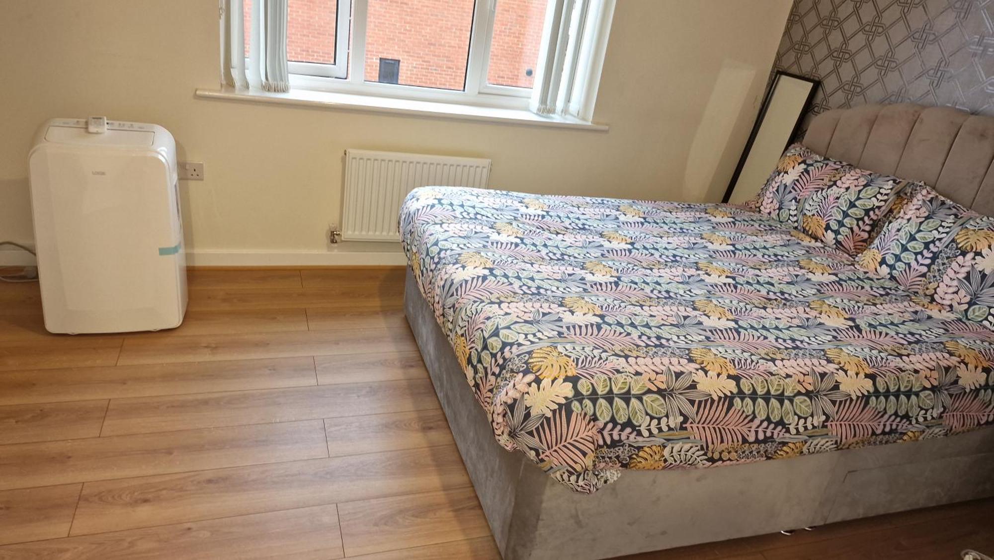 Stunning Canal View 2 Bedroom With Free Parking *