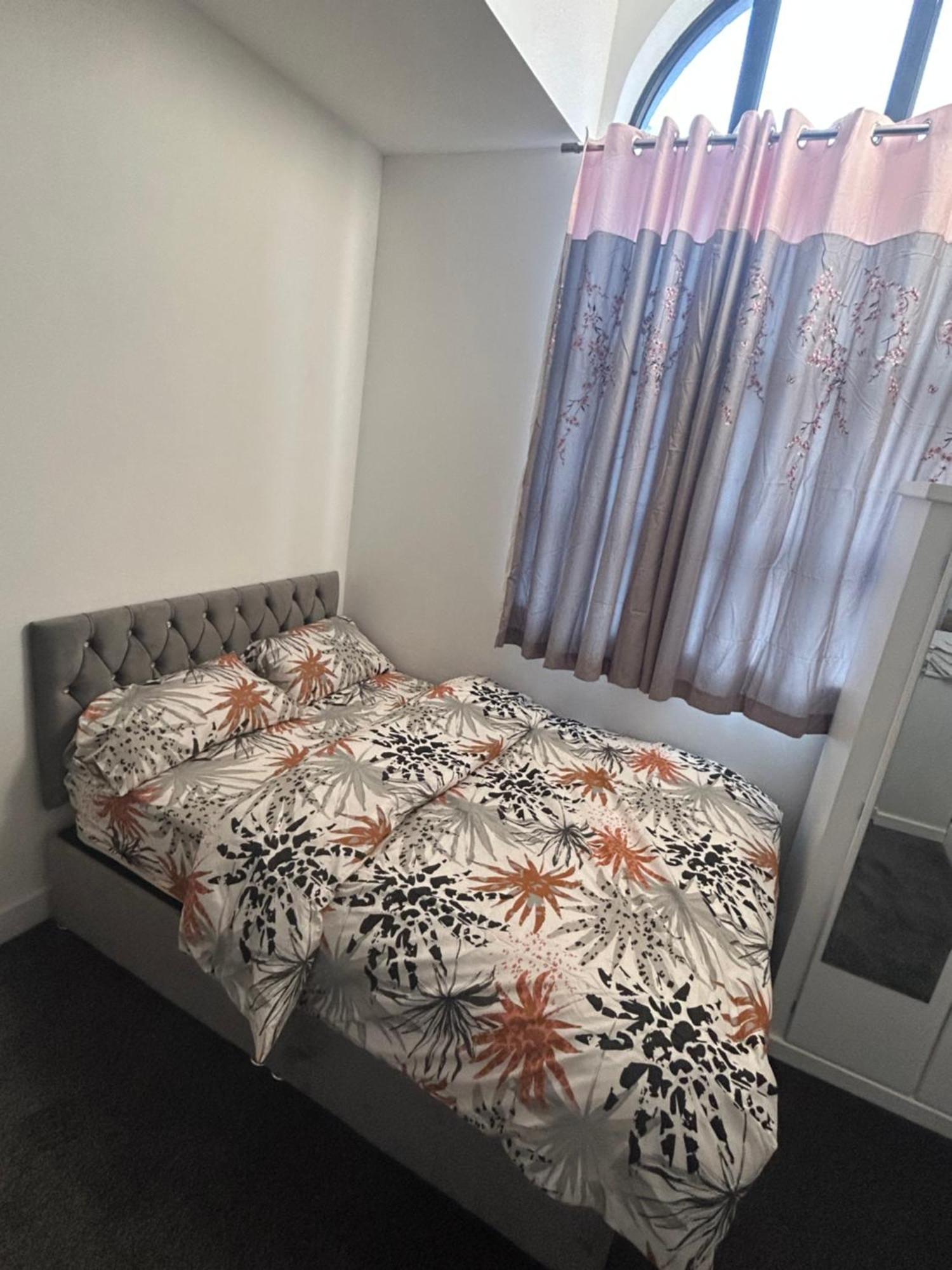Lovely 1 Bed In Salford *