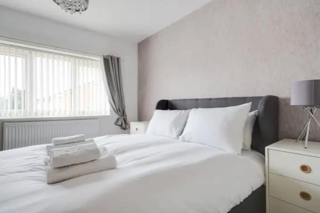 Newly Renovated House Near Trafford Centre