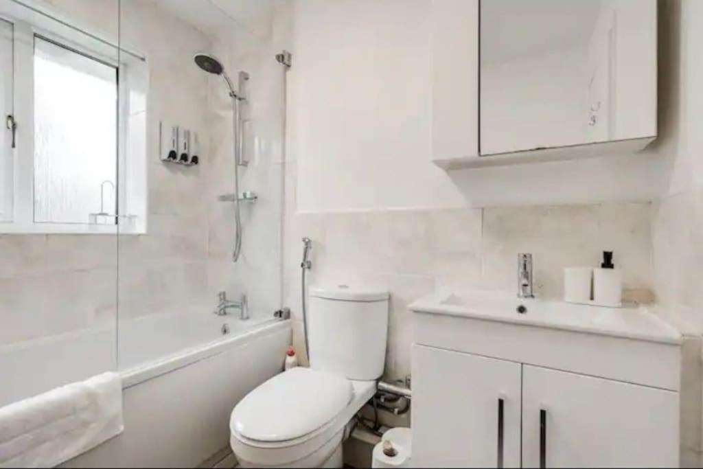 Newly Renovated House Near Trafford Centre Holiday home