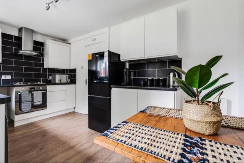 Newly Renovated House Near Trafford Centre *