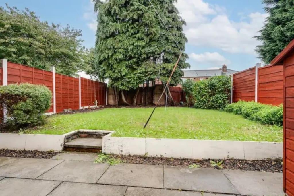 Newly Renovated House Near Trafford Centre